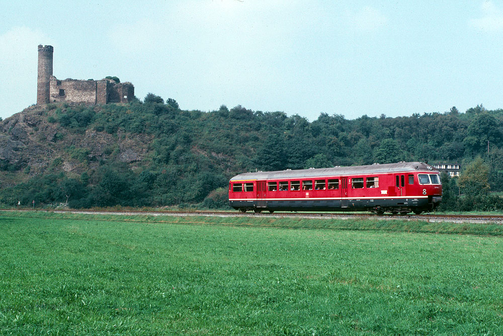 https://www.eisenbahnfotograf.de/datei/September 1981/1170205 DB 517001 Aardeck 10.9.81.jpg